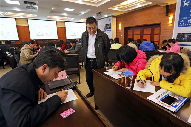 图1  党员“两学一做”学习教育现场.JPG