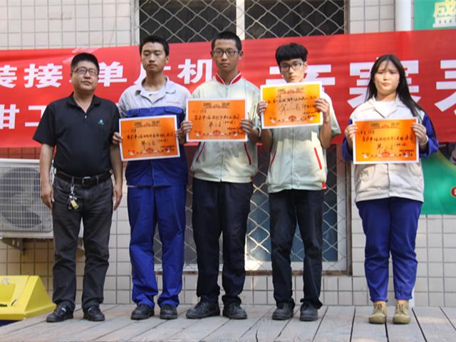 图10 智能系廖主任为获奖选手颁奖_副本.jpg