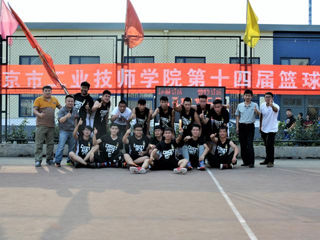 1“冠军队”队员集体合影11.jpg 1“冠军队”队员集体合影11.jpg