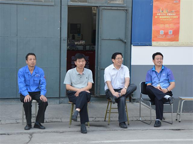 4领导观看比赛.jpg
